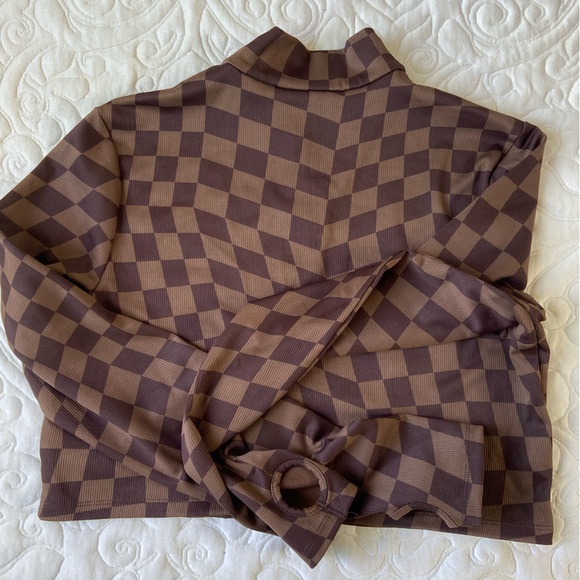 H&M Divided Long Sleeve Checkered Crop Top - Picture 2 of 2